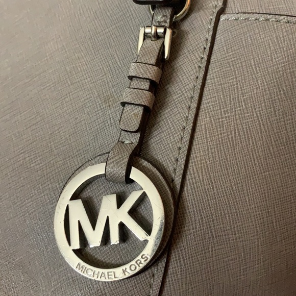 COPY - Michael Kors gray jet set shoulder bag - Picture 7 of 17